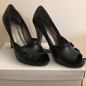 NINE WEST Button Pump